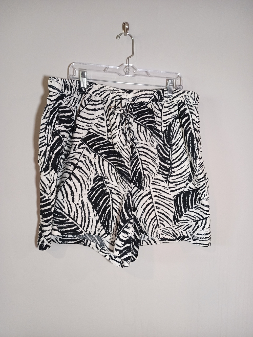 Linen Shorts  Cynthia Rowley Leaf Print  Elastic Waist Plus Size 2X